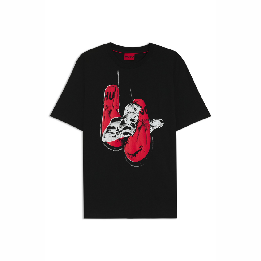 Hugo Diboxer black T-shirt with regular fit and contrasting Hugo logo on the chest.