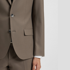 Hugo Henry/Getlin232X slim-fit two-piece suit with tailored jacket and matching trousers.